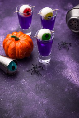 Cadılar Bayramı Mor Kokteyli.