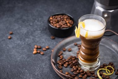 Kanarya usulü barraquito kahvesi