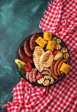 Izgara sosis, et ve sebze..