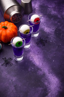 Cadılar Bayramı Mor Kokteyli.