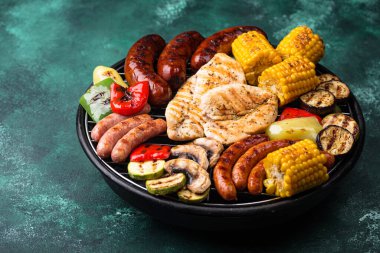 Izgara sosis, et ve sebze..