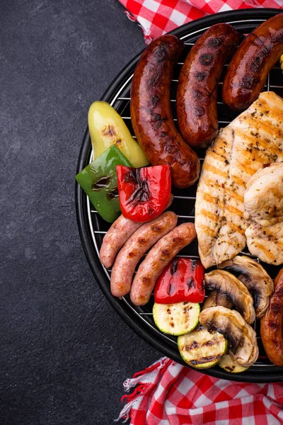 Grilled sausages, meat, and vegetables. — Stock Photo, Image