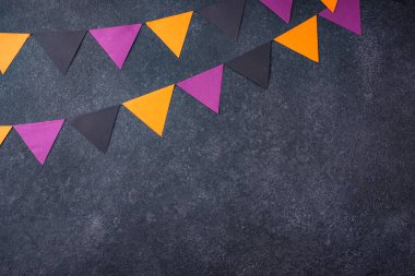 Kağıt çelenkli Cadılar Bayramı