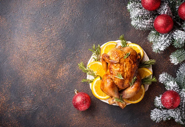 Tatil için fırında hindi veya tavuk.