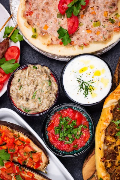 Traditionelle türkische oder nahöstliche Gerichte — Stockfoto