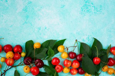 Taze kırmızı ve sarı kiraz