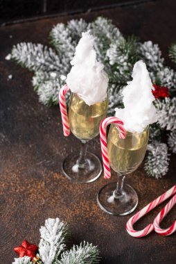 Şampanya ya da pamuk şeker ile kovboyculuk