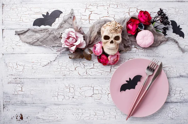 Halloween-Tischdekoration in rosa Farben — Stockfoto