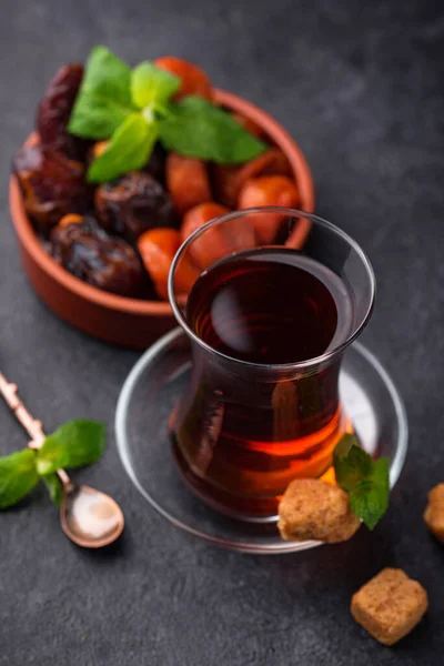 Турецкий чай с сухофруктами — стоковое фото