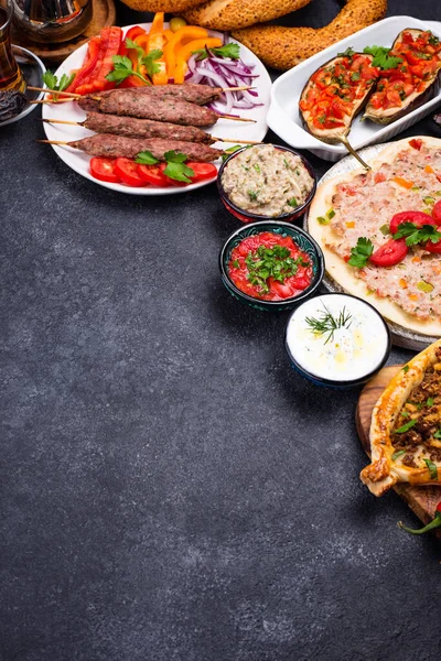 Platos tradicionales turcos o del Medio Oriente — Foto de Stock