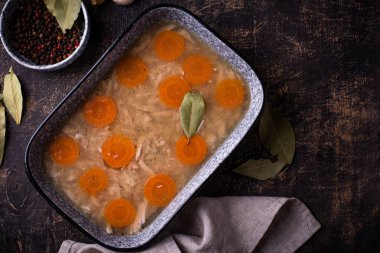 Tavuk etli, havuçlu ve baharatlı.