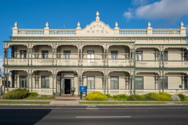 Melbourne, Avustralya - Mayıs 2020: Mornington banliyösündeki Royal Hotel faade.