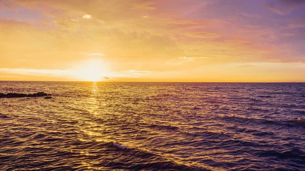 Minimalista Tramonto Sul Mare Nient Altro Che Cieli Acqua Con — Foto Stock