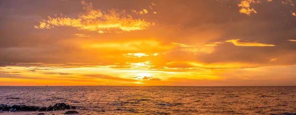 Brett Panorama Minimalistisk Solnedgång Över Havet Vacker Havsutsikt — Stockfoto