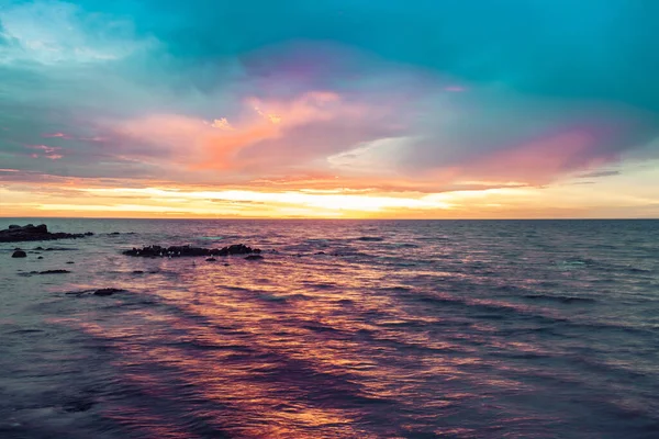 Colorful Sunset Water Seagulls Rocks — Stock Photo, Image