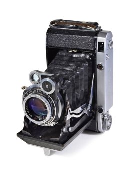 Donetsk, Ukrayna - 6 Haziran 2014: Retro kamera Moskva-5 - 1956-1960'larda Kmz tarafından üretilen Sovyet telemetre orta format fotoğraf makinesi. Beyaz arka plan üzerinde izole.