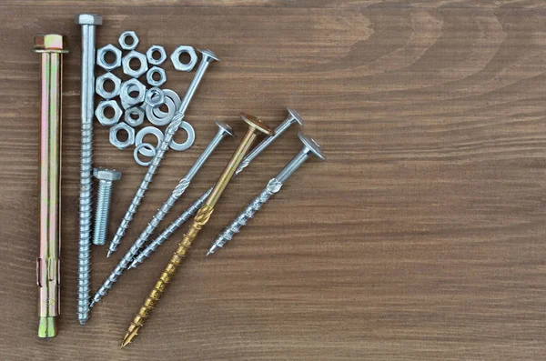 İnşaat için birkaç çeşitli metal bağlantı elemanları