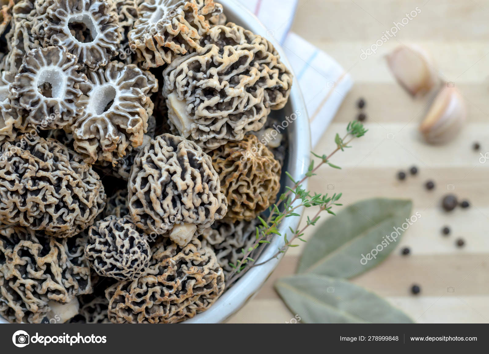Edible morel mushrooms — Stock Photo © julitt 278999848