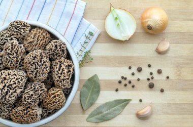 Yenilebilir morel mantar