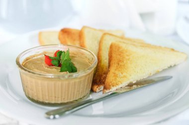 Tost ile karaciğer pate