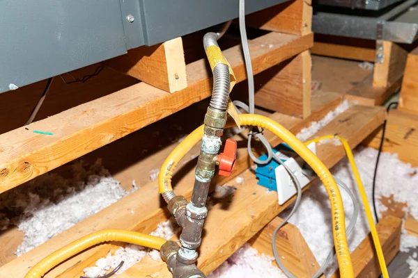 Erdgas Sicherheit Sperrt Ventil Auf Dachboden Eines Hauses — Stockfoto