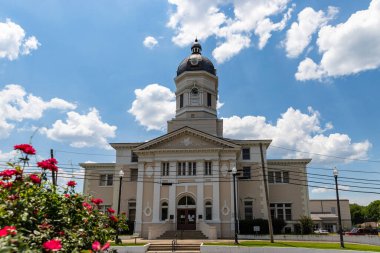 Port Gibson, MS / USA - 19 Haziran 2020: Port Gibson, Mississippi 'deki tarihi Claiborne County Adliyesi
