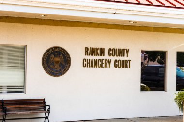 Brandon, MS / USA: Brandon şehir merkezindeki Rankin County Chancery Court binası, MS