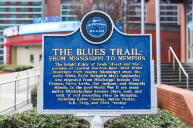 Memphis, TN / USA - 28 Aralık 2109: Memphis şehir merkezindeki Mavi Yol İşareti, TN