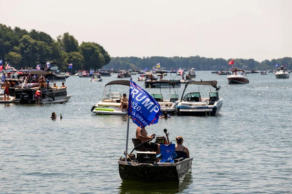 Mooresville Usa July 2020 Boats Flying Trump 2020 Flags President — Stock Photo, Image