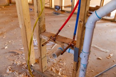 PEX tesisat ve PVC boru boşaltma yeni ev inşaatında