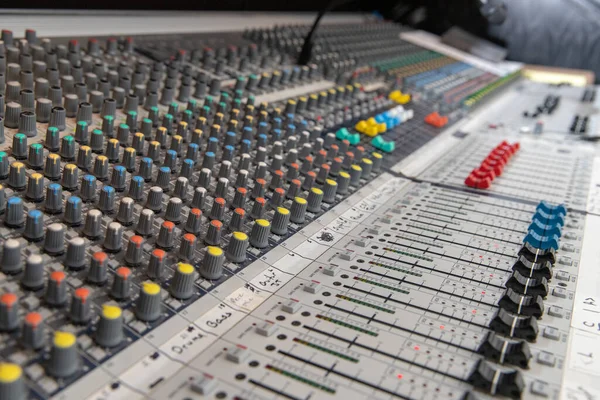 Analoge Sound Mixing Console Voor Het Mixen Van Muziek Microfoons — Stockfoto