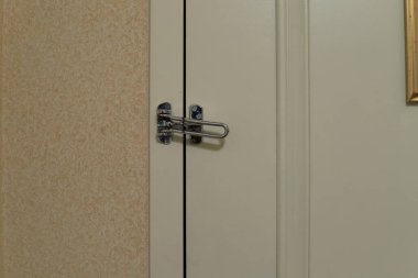 Otel kapısı güvenlik kilidi