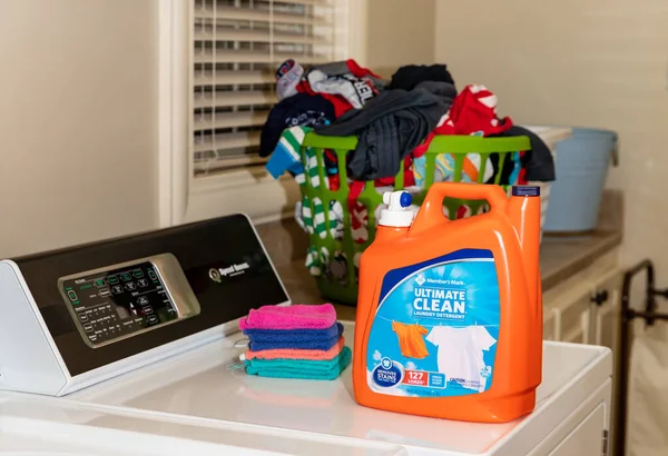 Member Mark Ultimate Clean Laundry Detergent Sold Sam Club Sits — Stock Photo, Image