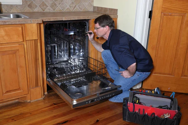 Appliance Repair Technician Works Broken Dishwasher — Stock Photo, Image
