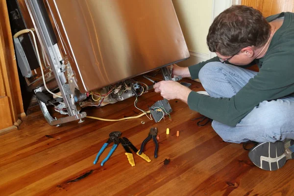 Manutenção Técnico Reparos Borken Máquina Lavar Louça Aparelho Uma Casa — Fotografia de Stock