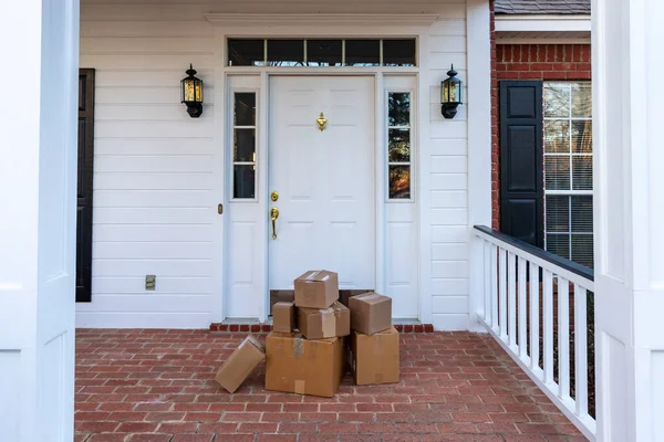 Scatole Spedizione Sul Portico Anteriore Casa — Foto Stock