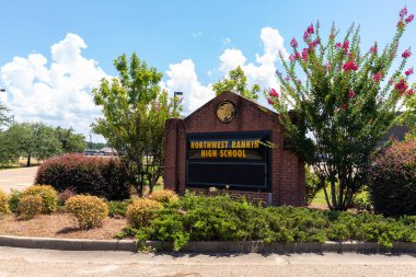 Flowood, MS / USA - 19 Ağustos 2020: Kuzeybatı Rankin Lisesi, Rankin İlçesi Okul Bölgesi