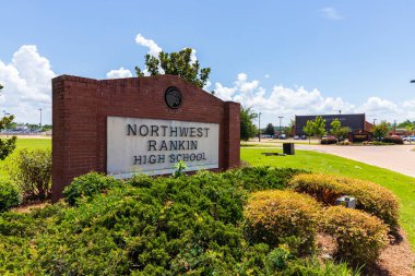 Flowood, MS / USA - 19 Ağustos 2020: Kuzeybatı Rankin Lisesi, Rankin İlçesi Okul Bölgesi