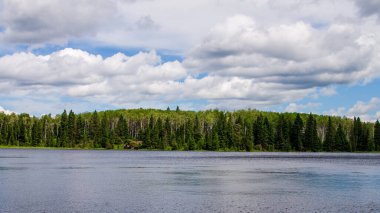 Kinosao Gölü, Kinosao yolu üzerinde Riding Mountain Ulusal Parkı, Manitoba, Kanada