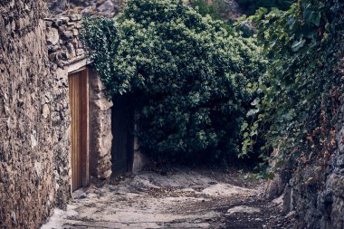                                Diğer tarafa kapı.