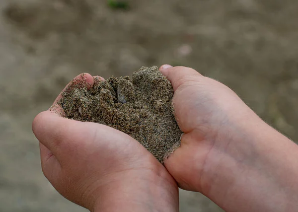 Hand Bruin Zand — Stockfoto