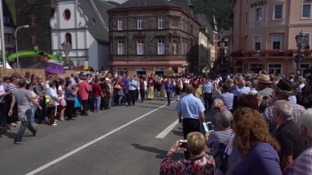 Wine Festival Parade Bernkastel Kues Com Roupas Tradicionais Princesa Vinho — Vídeo de Stock