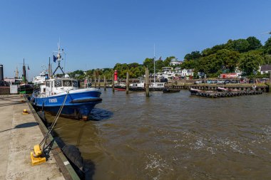 Eski tarihi gemi Ottenstreuer Almanya 'nın Hamburg kentindeki Elbe nehrinin Oevelgoenne limanında yer almaktadır.