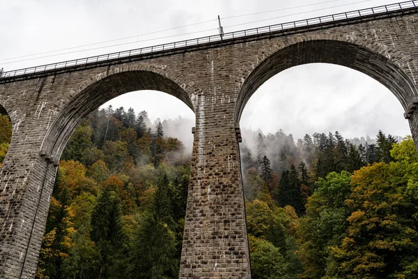 Látványos Kilátás Nyílik Régi Vasúti Hídra Ravenna Szurdok Viaduktjánál Háttérben — Stock Fotó