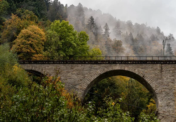 Nádherný Výhled Starý Železniční Most Viaduktu Ravenny Breitnau Mlhou Pozadí — Stock fotografie