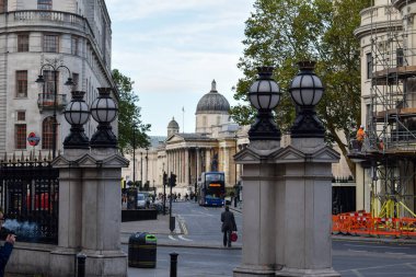 Londra, İngiltere - 06 / 01 / 2019: Londra 'nın işlek sokakları insanlarla dolu ve iyi hislerle dolu