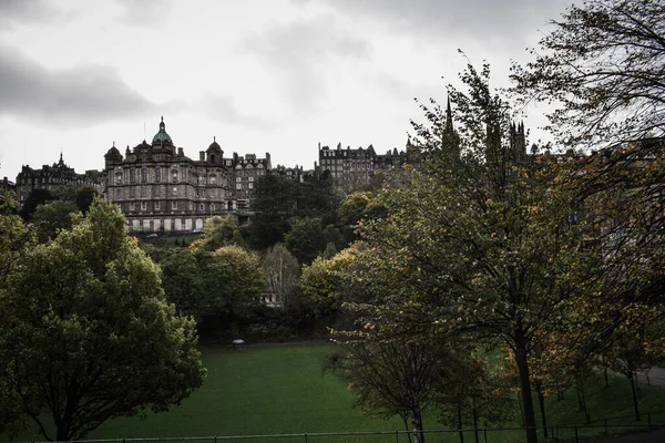 Edifici Storici Parco Verde Edimburgo Scozia — Foto Stock