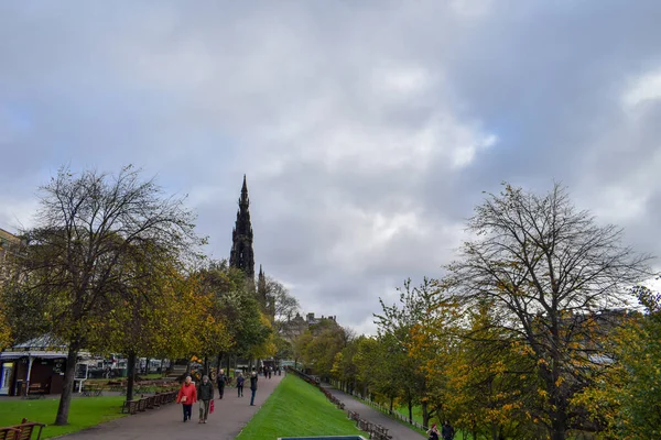 Единбург Шотландія 2019 Історичні Будівлі Зелений Парк Единбурзі Шотландія — стокове фото