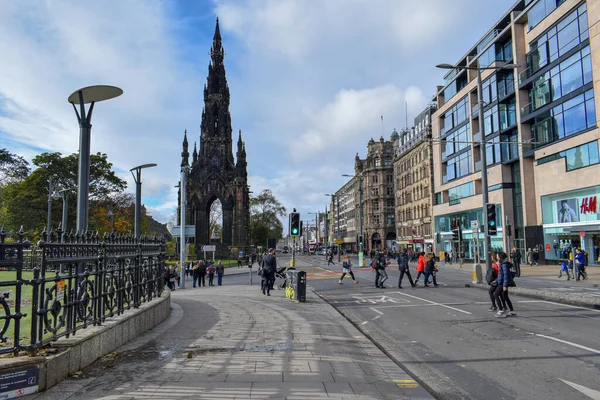 Edinburgh, İskoçya - 11 / 09 / 2018: en ikonik şehirde sokaklar