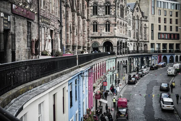 Edimburgo Escócia 2019 Pessoas Estão Andando Pela Rua Princes Edimburgo — Fotografia de Stock